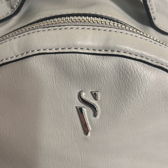 SIMPLY VERA VERA WANG MINI BACKPACK HANDBAG PURS IN GRAY COLOUR zipper closure - Picture 4 of 7